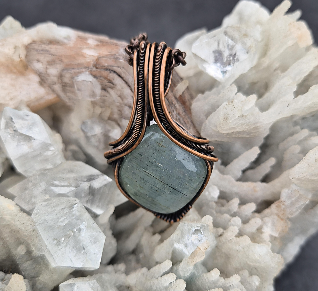 Aquamarine Pendant detail view